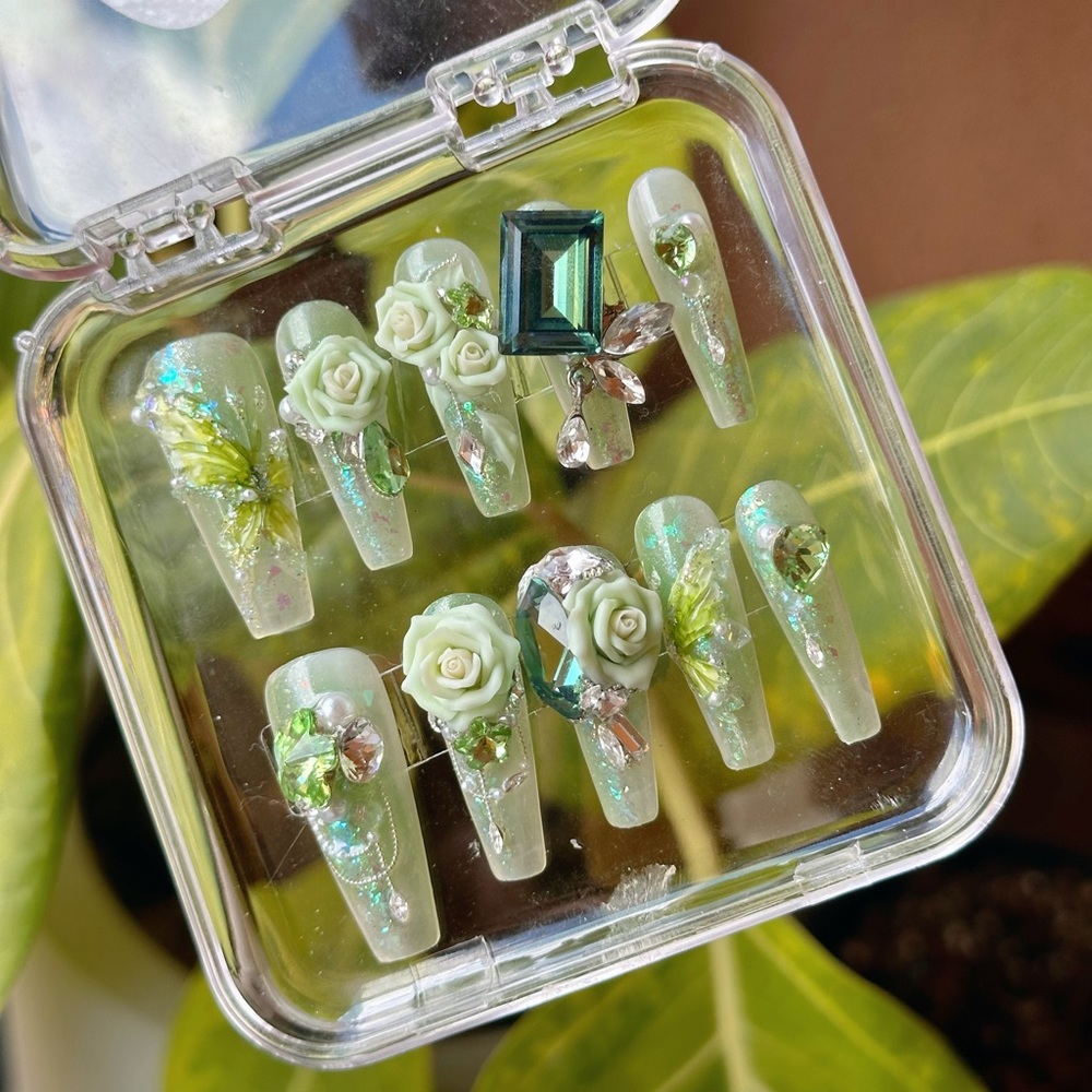 NEW, Unused Handmade Luxury Press-on Nails With Unique Craved Rose - Size S